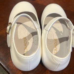 White dress shoes,never wear